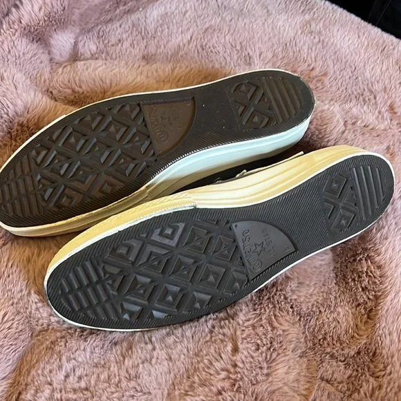 Comme des Garçons PLAY
Comme des Garcons Play x Converse Low-Top Sneakers - Picture 5 of 5